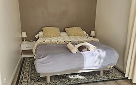 Beautiful F2 Apartment 5 Stops By Train From Paris